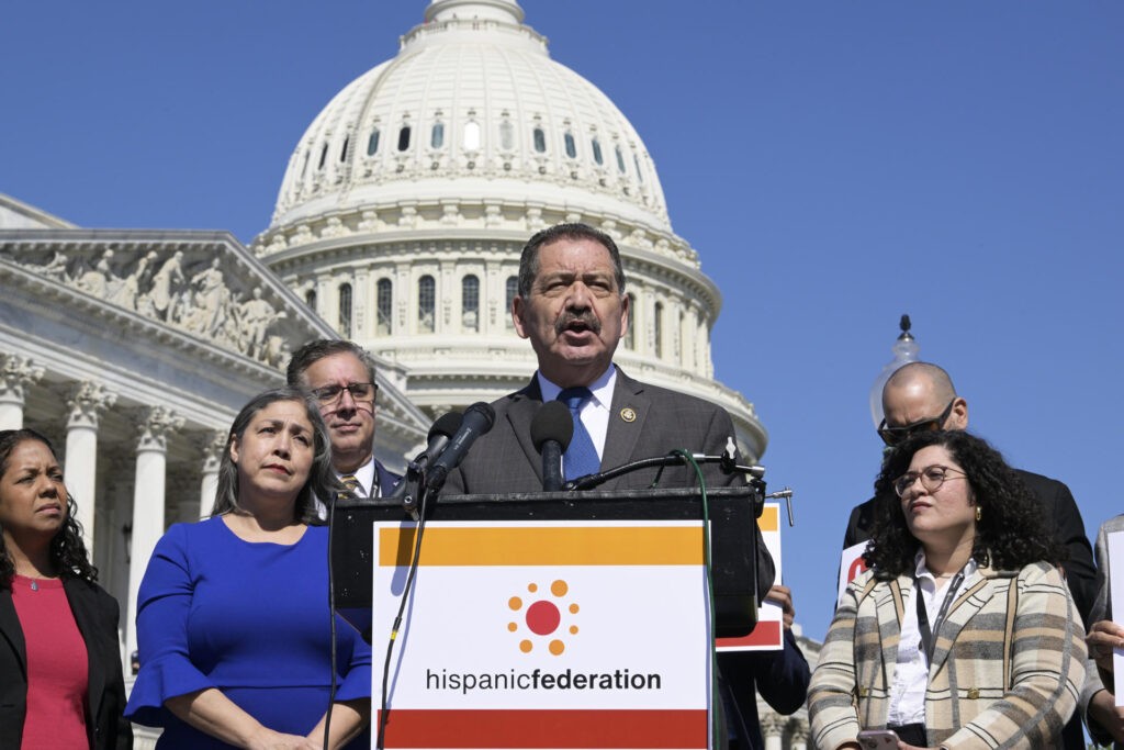 Organizaciones de latinos denuncian ante el Congreso los "ataques" de Trump a su comunidad