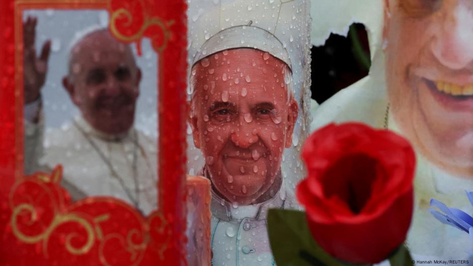 Papa pasa noche tranquila y agradece rezos de los fieles – DW – 02/03/2025