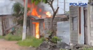 Policía de Ecuador destruye una casa usada para esconder a secuestrados (Video) - AlbertoNews