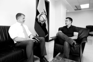Presidente Noboa se reunió con Erick Prince y anuncia que ayudará a Ecuador en "guerra" a crimen organizado: "Empieza la ayuda internacional" - AlbertoNews