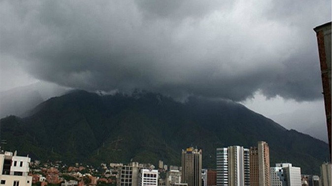 Prevén nubosidad parcial con posibles lloviznas en Venezuela