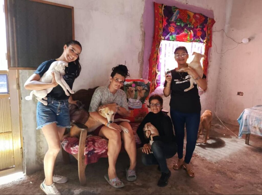 Proteccionistas de La Guaira garantizan bienestar de perra en Pariata