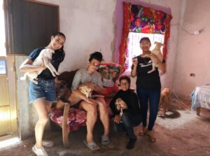 Proteccionistas de La Guaira garantizan bienestar de perra en Pariata
