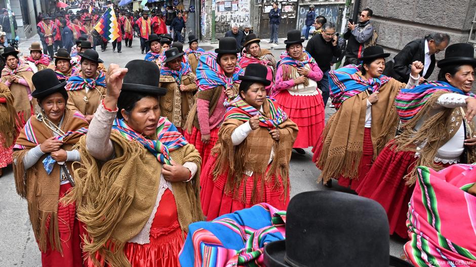 Protestas en Bolivia por escasez de dólares y combustible – DW – 19/03/2025