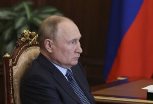 Putin apoya una tregua en Ucrania pero con condiciones que abordará con Trump