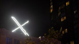 Red social X se vuelve a caer para miles de usuarios, Musk denuncia ciberataque