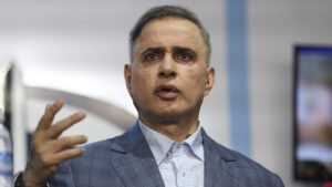 Saab calificó de “masiva violación de DDHH” envío de venezolanos a cárcel de El Salvador
