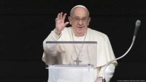 Salud del papa mejora y pronóstico deja de ser reservado – DW – 10/03/2025