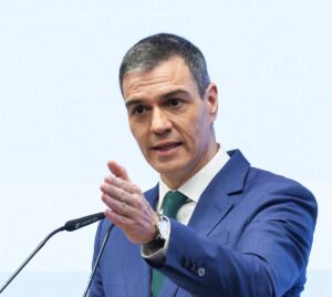 Sánchez advierte a las CCAA que no permitirá poner en riesgo fondos europeos por "veleidades" contra el Pacto Verde