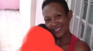 Se disfrazan con máscaras y matan a tiros a mujer en Carnaval