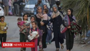 "Si tuvieras la oportunidad de irte de Gaza, ¿te marcharías?": el dilema que enfrentan los gazatíes en una Franja destruida