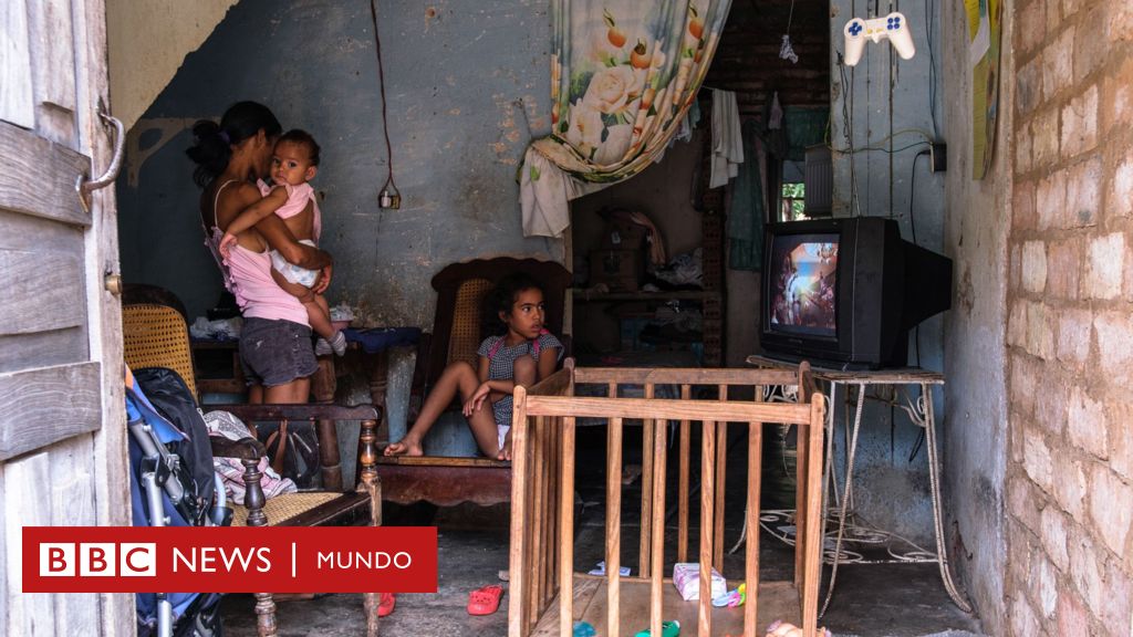 "Sobreviviendo a lo imposible": la fotógrafa mexicana que muestra los desafíos diarios que enfrentan los cubanos por el colapso económico de su país