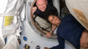 SpaceX pospone la misión para traer de vuelta a astronautas varados en el espacio tras un problema técnico - AlbertoNews