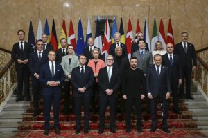 Starmer advierte de que es hora de "actuar, no de hablar" y anuncia una nueva ayuda a Ucrania para que compre mas de 5.000 misiles