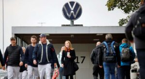 Tecnológicas y automovilísticas acumulan 75.000 despidos en Alemania y EEUU