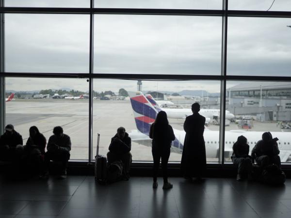 Transporte aéreo en Colombia | cifra de pasajeros que viajaron por aeropuertos del país en enero y febrero | Regiones | Economía