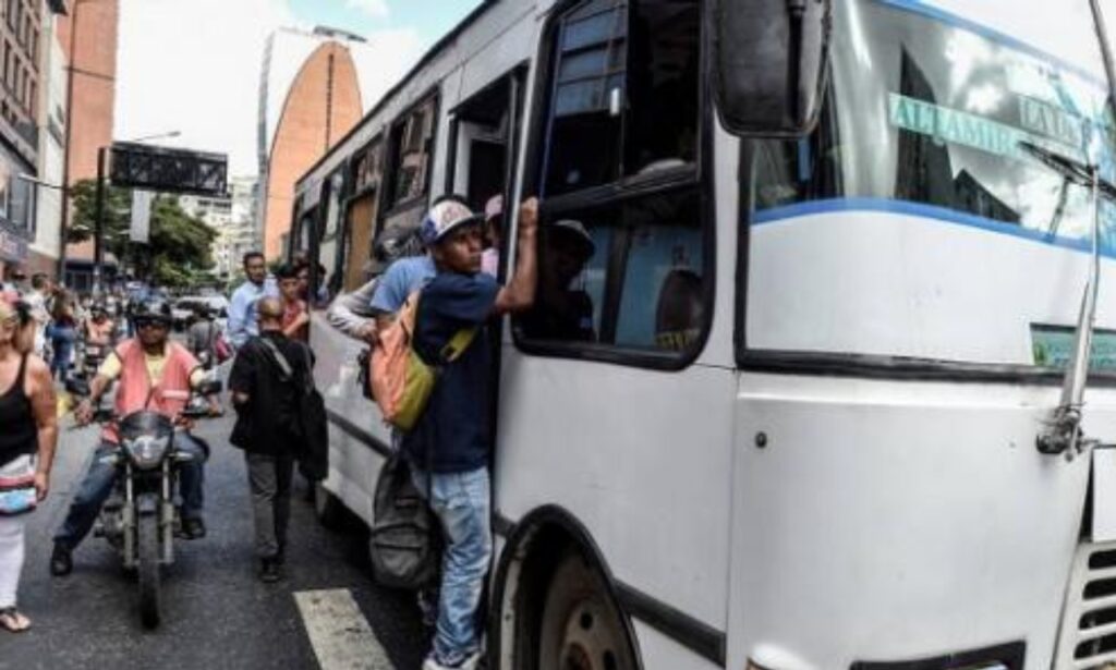 Transportistas solicitan aumento a 25 bolívares el pasaje por alza indiscrimanda del dólar e insumos