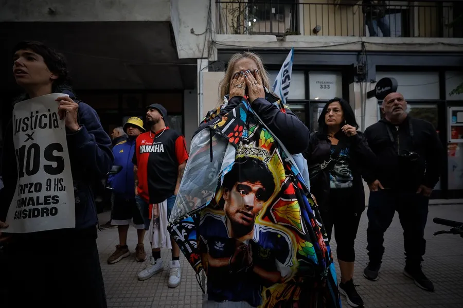 Tribunal de Buenos Aires inicia juicio por la muerte de Maradona