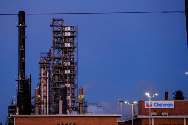 Trump analiza extender operaciones de Chevron en Venezuela, dice The Wall Street Journal