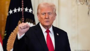 Trump anuncia aranceles a automóviles no fabricados en EEUU – DW – 26/03/2025