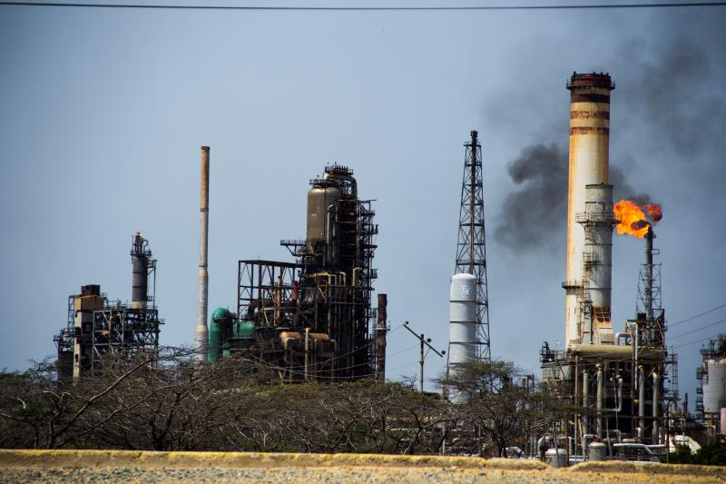 Trump anuncia aranceles de 25 % a países que compren petróleo y gas a Venezuela