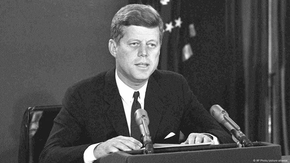Trump desclasifica archivos inéditos sobre asesinato de JFK – DW – 19/03/2025