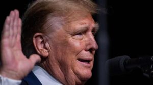 Trump invoca privilegio "secretos de Estado" para deportaciones