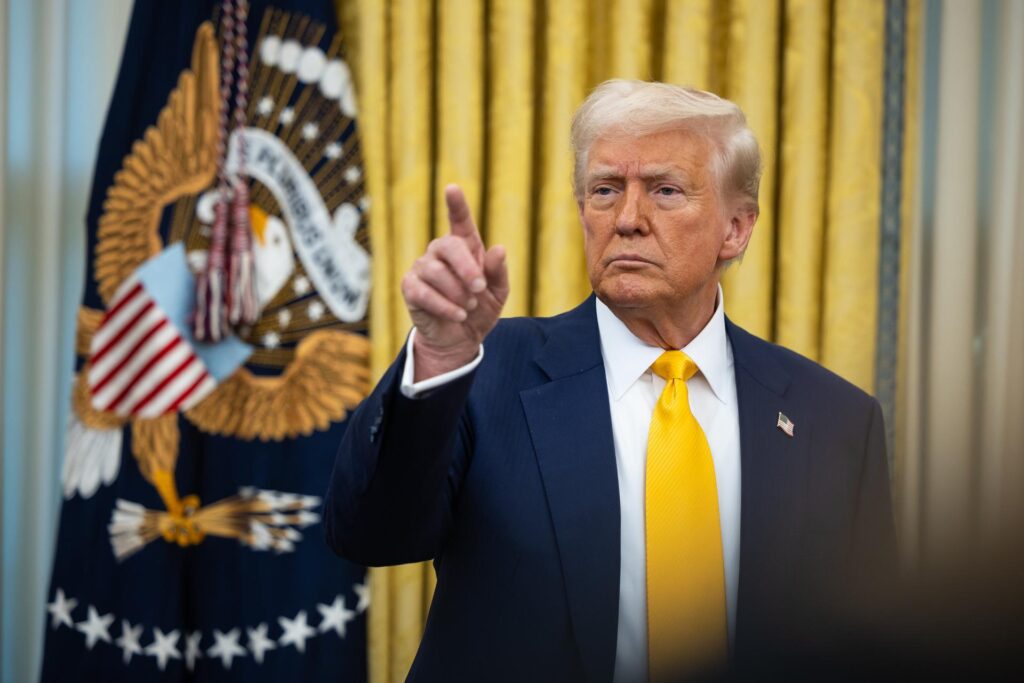 Trump reporta una drástica bajada de cruces fronterizos y da por terminada la "invasión" - AlbertoNews