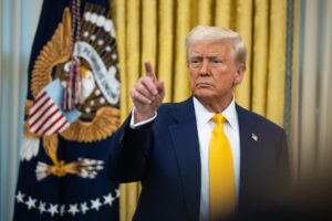 Trump reporta una drástica bajada de cruces fronterizos y da por terminada la "invasión" - AlbertoNews