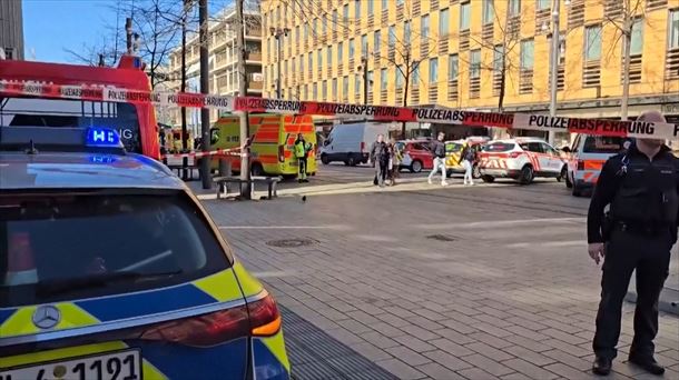 Un coche atropella a una multitud en la ciudad alemana de Mannheim