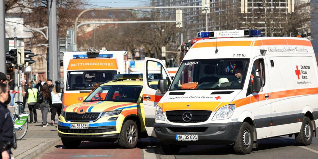 Un coche embiste a una multitud en Mannheim, Alemania, y deja al menos un muerto y varios heridos