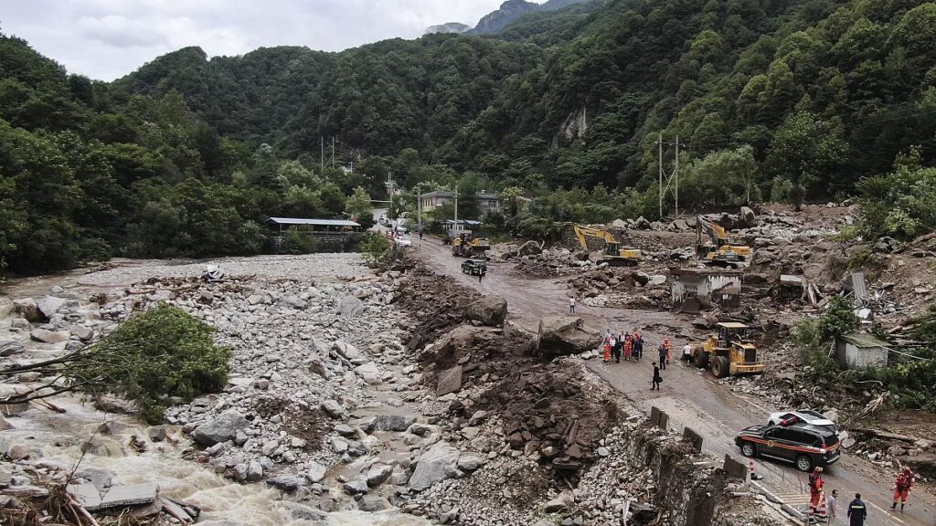 Un deslizamiento de tierra causa cinco muertos en el sur de China - AlbertoNews