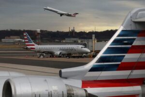 Un hombre agredió a un sobrecargo y pasajero en pleno vuelo a Washington DC - AlbertoNews