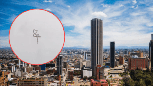 Una camándula gigante fue vista flotando en Bogotá y sorprendió a usuarios en redes sociales