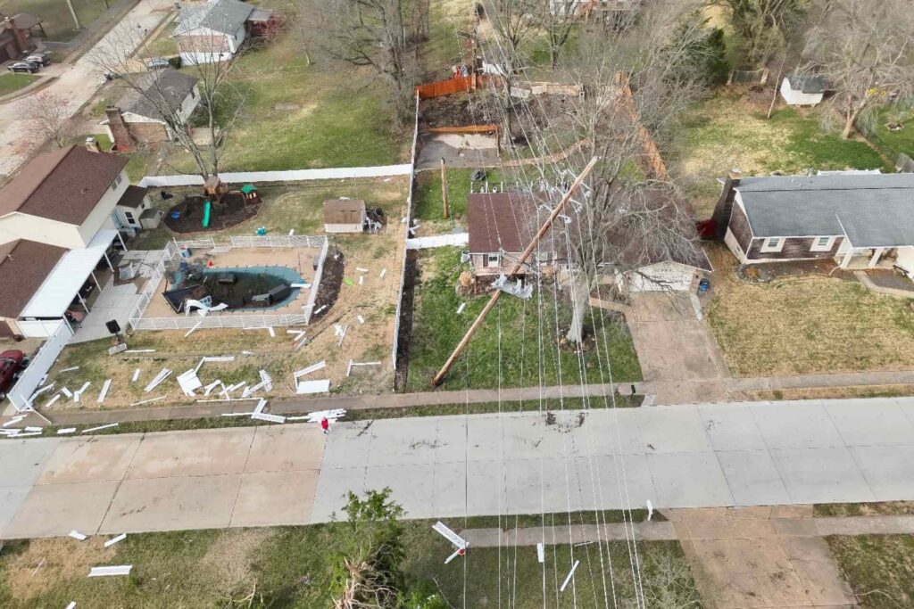 Van 42 muertos en Estados Unidos por el impacto de tornados