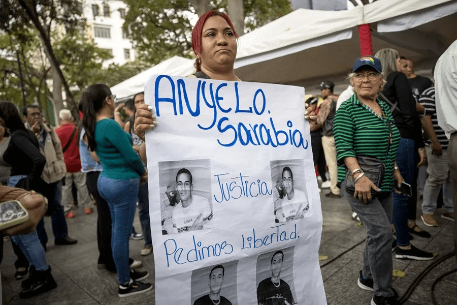 Venezolanos reúnen firmas de apoyo a sus migrantes y rechazo a la detención en El Salvador – Diario La Nación