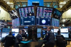 Wall Street cierra con fuertes pérdidas una semana marcada por la incertidumbre económica