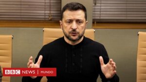 Zelensky dice que está listo para trabajar en un acuerdo de paz con Rusia bajo el "fuerte liderazgo" de Trump tras el "lamentable" choque en la Casa Blanca