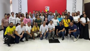 capacitación a jóvenes en programa de coctelería y servicios