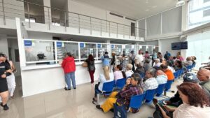 denuncian largas esperas para entregar medicamentos