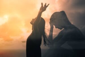 por qué esforzarte por ser feliz te hace más infeliz (y cómo evitarlo)