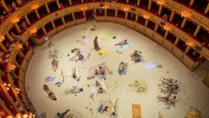 'se canta ópera en vestido de baño'