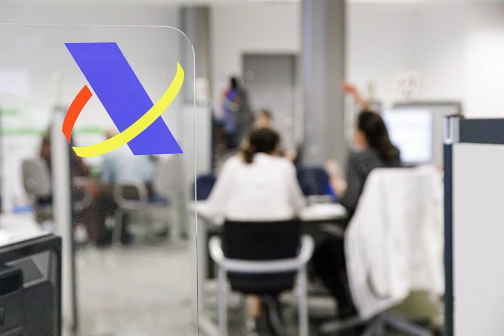 si cobras el paro no tendrás que hacer la Declaración de la Renta en 2025