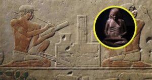 si trabajas sentado probablemente tengas las mismas dolencias que los escribas del Antiguo Egipto