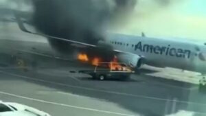 un avión de American Airlines se incendió en el aeropuerto de Denver