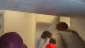 un pasajero intentó abrir la salida de emergencia en pleno vuelo entre Madrid y Caracas