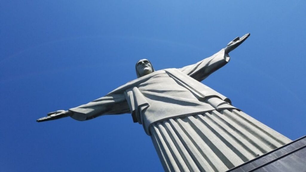 un turista murió mientras subía las escaleras del Cristo Redentor