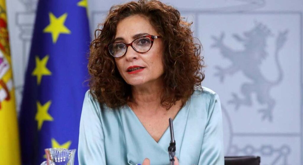 Montero dice que no hay nada "especial" en la transferencia de 2.084 millones a Defensa y que Sumar conoce las partidas