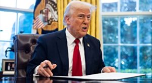 Trump exime a los teléfonos, los ordenadores y los chips de los aranceles recíprocos
