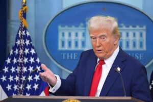 La Casa Blanca aclara que China se enfrenta a aranceles acumulados de hasta el 245%